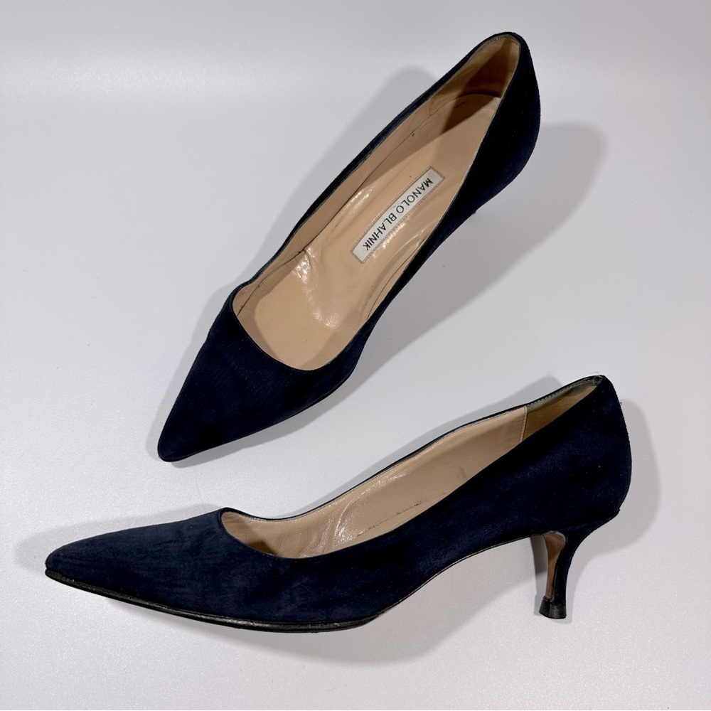 Manolo Blahnik Navy Blue Suede Pointed Toe Pumps Kitten Heels 38 / 8